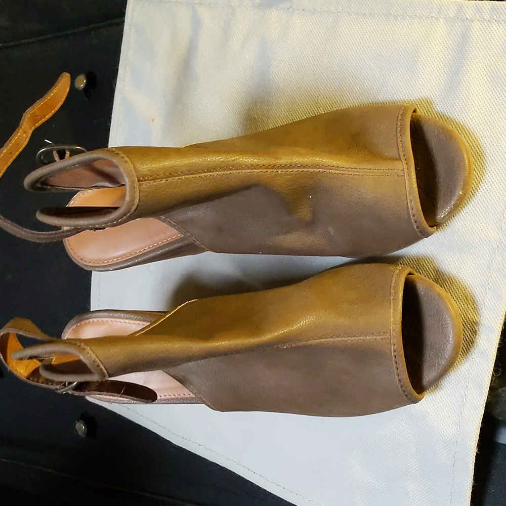 Limelight Carter Brown wedges